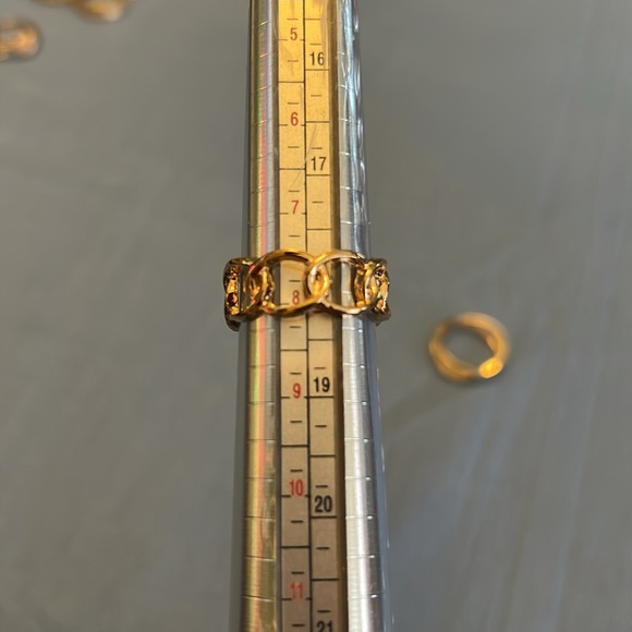 Chic Gold Tone Ring Set of Five (5) ⭐️ NEW ⭐️ Size 4.5 - 8 Stackable - Picture 3 of 8